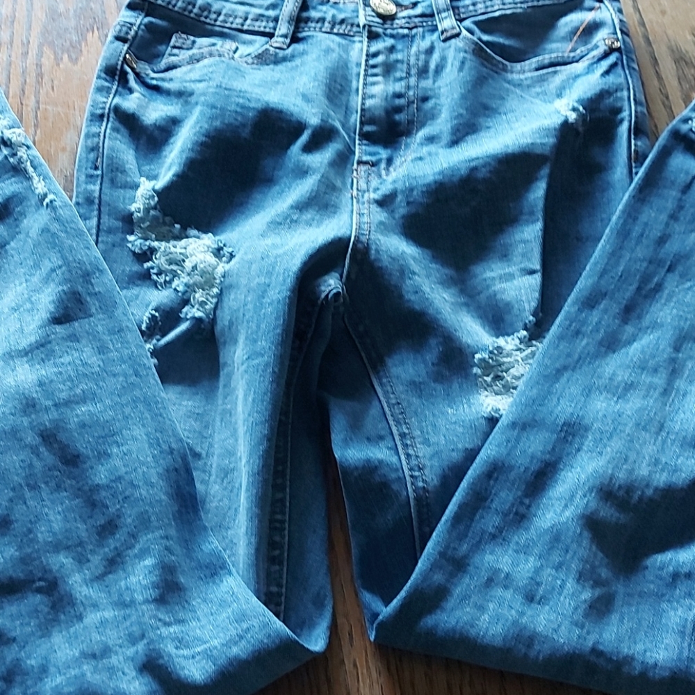 Distressed high waist jeans